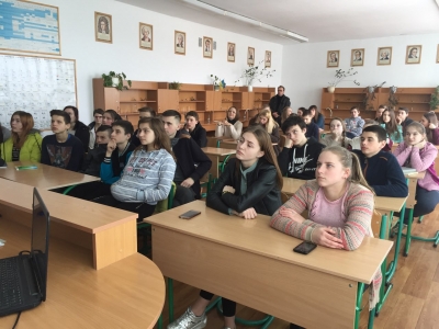 Луцької районної філії Волинського обласного центру зайнятості провела профорієнтаційний урок у Рокинівському навчально-виховному комплексі