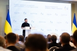 Від нашої спільної роботи залежить, яка зброя в руках у наших воїнів – виступ Президента на нараді керівників закордонних дипломатичних установ України «Воєнна дипломатія: стійкість, зброя, перемога»