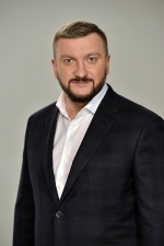 Пане Міністре, у мене є пай, який я хочу здати в оренду фермеру. Роз’ясніть, будь ласка, як це зробити,  що робити, щоб не стати жертвою рейдерів?