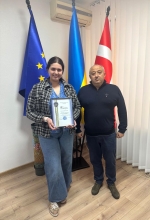 Начальник Луцької районної військової адміністрації Анатолій Костик вручив Подяку Державного управління справами директорці ТзОВ «Макіс плюс» Катерині Панасюк.