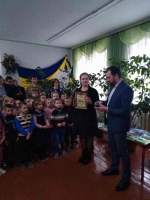 Вручення подяки колективу та учням ЗЗСО І-ІІІ ст. села Радомишль
