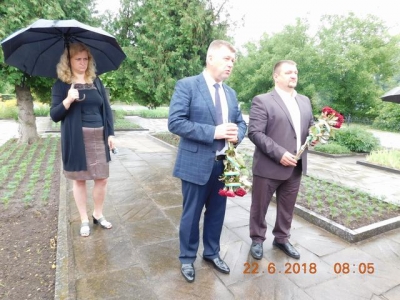 День скорботи і вшанування пам&rsquo;яті жертв війни в Україні